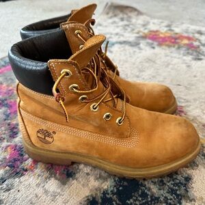 Timberland Classic Tan Genuine Leather Boots Womens Size 7.5